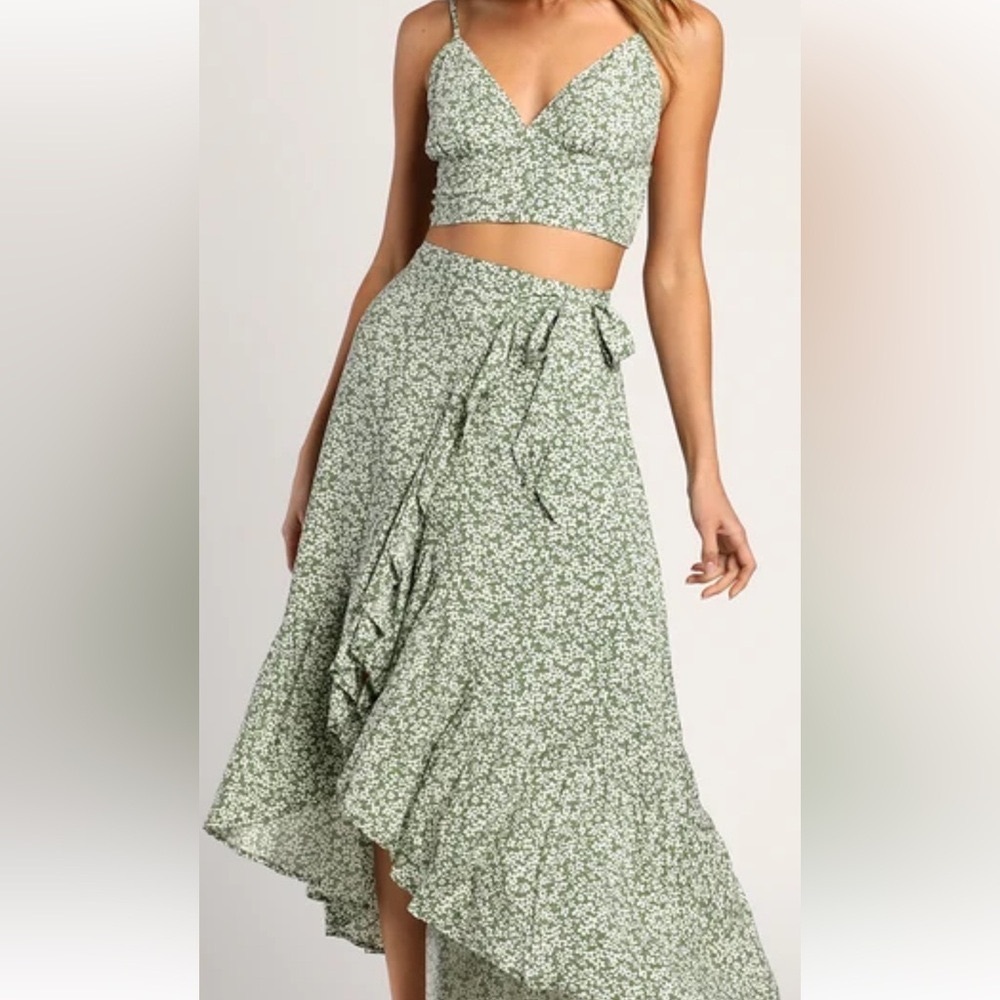 Lulus Summer romance age green floral print Two-piece midi .